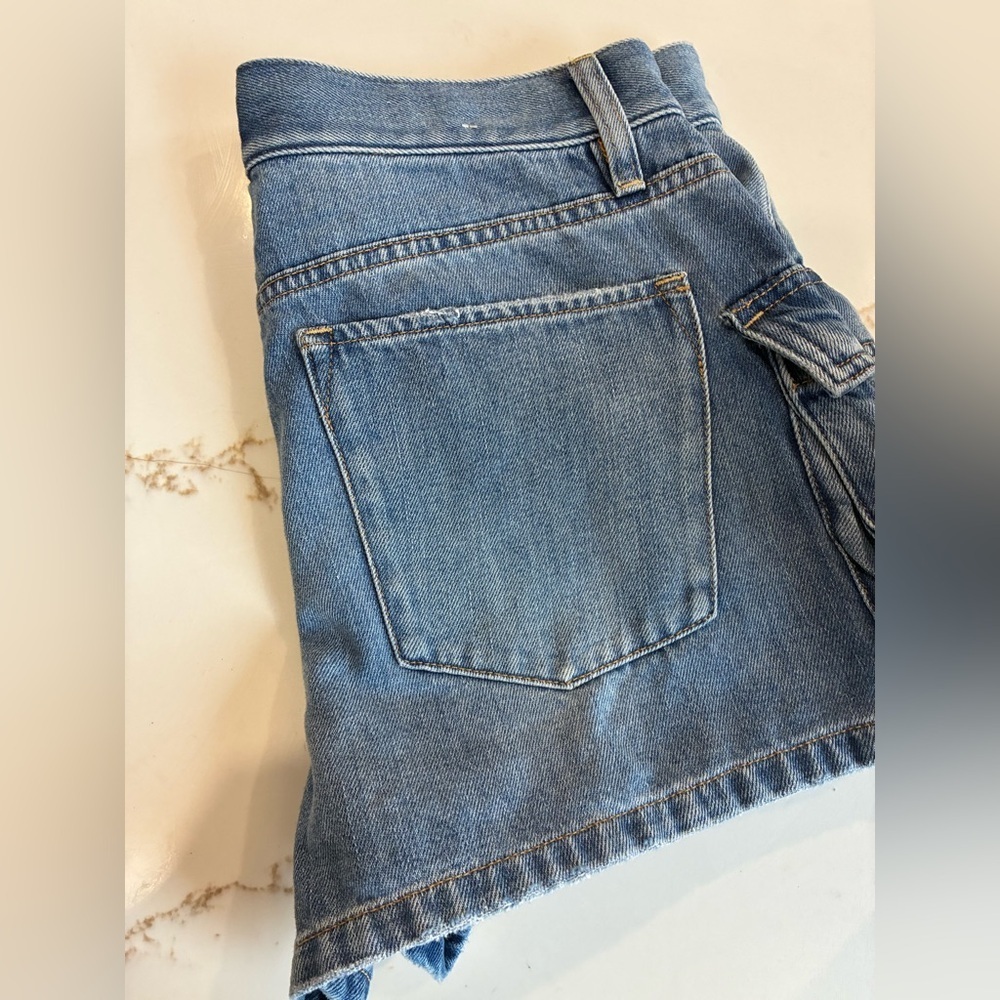 Alice + Olivia denim shorts size 29 NWT - Picture 2 of 3